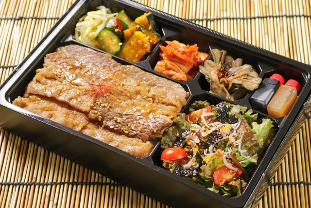 一塊之肉（香川店）-牛カルビ焼肉とからすみしらすサラダ弁当