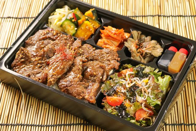 一塊之肉（香川店）-牛ハラミ焼肉とからすみしらすサラダ弁当