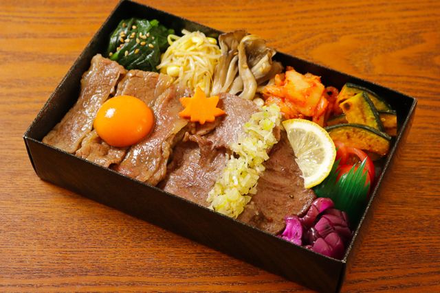 一塊之肉（香川店）-【ダブル盛り】黒毛和牛すき焼き＆塩ダレ牛タン飯