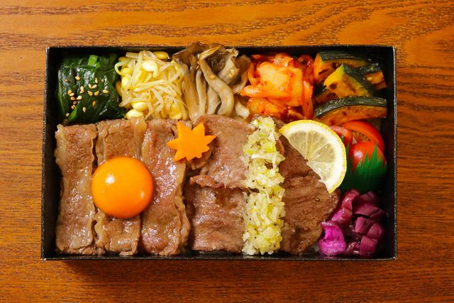 一塊之肉（香川店）-【ダブル盛り】黒毛和牛すき焼き＆塩ダレ牛タン飯