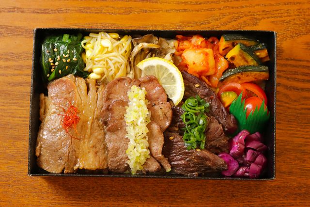 一塊之肉（香川店）-贅沢3種盛り焼肉飯