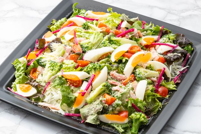 ビュッフェキング（名古屋店）-半熟卵とベーコンのシーザーサラダ