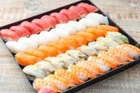 フィンガーフード6品＋極上握り寿司45貫 握り寿司付き彩紙箱 SUSHITANPOPO