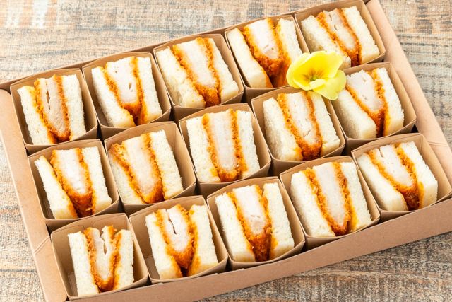 SUSHI＆FINGERFOOD 彩紙箱〜アヤカミバコ〜DELI（名古屋店）-デミグラスソースのカツサンド