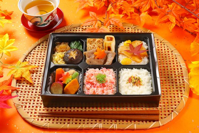 特選すきやきみくに（大阪店）-【秋季限定】松茸と蟹ご飯 和牛すき焼き弁当