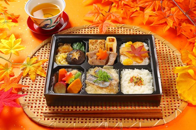 特選すきやきみくに（大阪店）-【秋季限定】松茸と秋刀魚ご飯 和牛すき焼き弁当