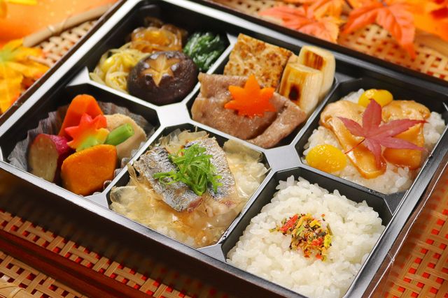 【秋季限定】松茸と秋刀魚ご飯 和牛すき焼き弁当の商品写真