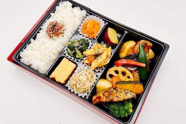 食彩 咲楽咲く-咲楽御膳（さば竜田揚げと野菜の黒酢和え）