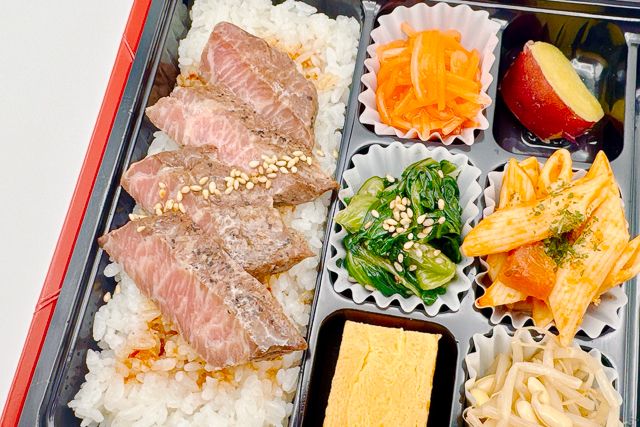 食彩 咲楽咲く-咲楽御膳（鮭と唐揚げ）