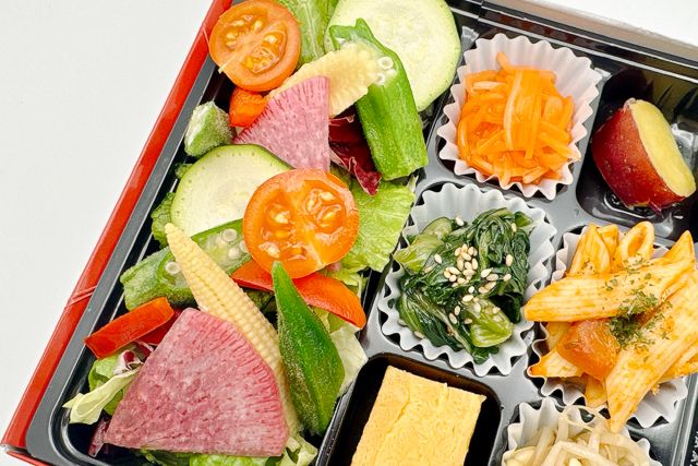 食彩 咲楽咲く-咲楽御膳（鮭と唐揚げ）