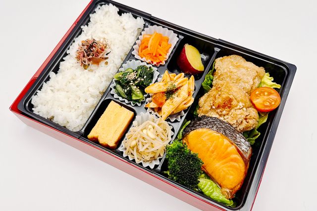 食彩 咲楽咲く-咲楽御膳（鮭と唐揚げ）