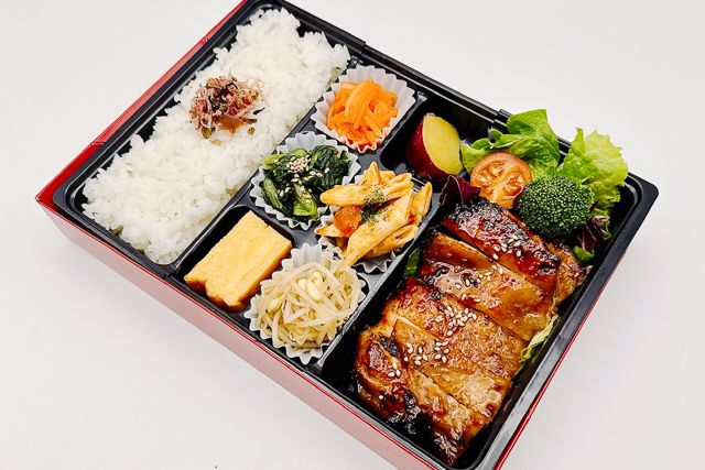 食彩 咲楽咲く-咲楽御膳（自家製ダレの炙り焼チキン）