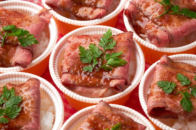 ローストビーフ丼～シャリアピンソース仕立て～