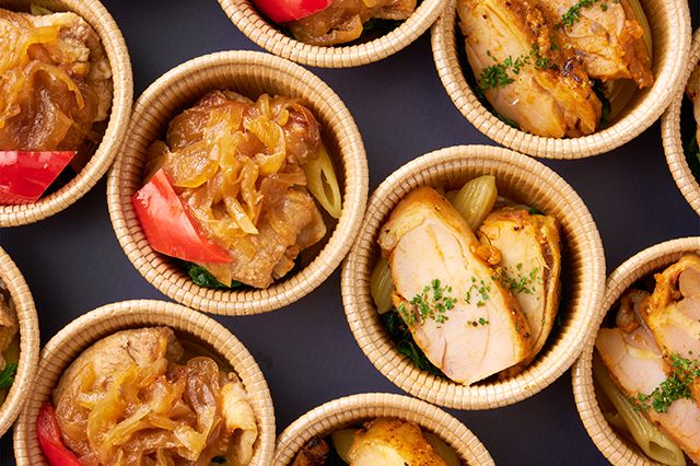 カルネ ミスト トレ（ピッカンテ グリルドチキン＆黒酢香るポークジンジャー）