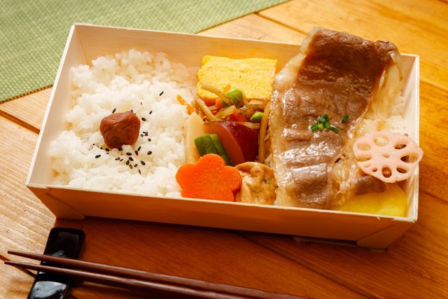 仕出しろっかん-黒毛和牛すき焼き弁当