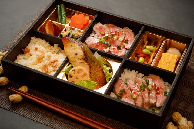 仕出しろっかん-落花生ご飯と千葉和牛ステーキ、ローストビーフ、銀ひらす西京焼き御膳
