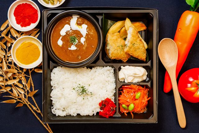 仕出しろっかん-千葉和牛カレーと自家製タルタルソース白身フライ