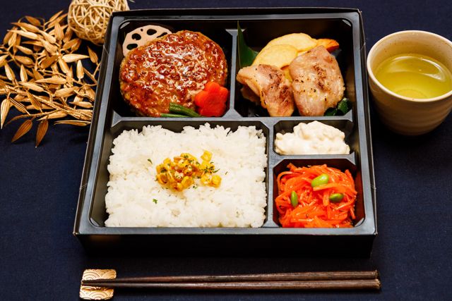 仕出しろっかん-黒トリュフ醤油ハンバーグと炙りMISOチキン