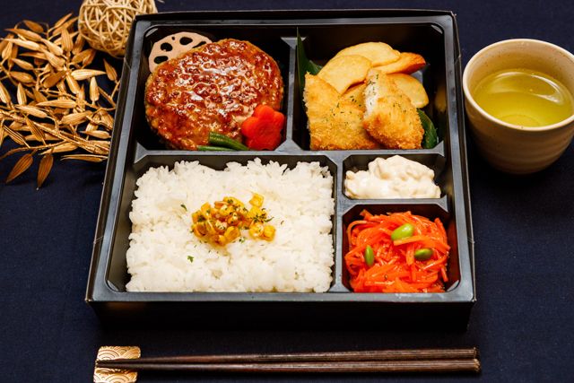 仕出しろっかん-黒トリュフ醤油ハンバーグ と自家製タルタルソースの白身フライ