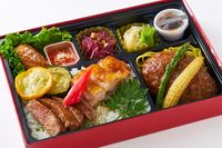 大阪・北新地 イタリア料理 YUNiCO（東京店）-【北新地イタリアンBOX】ステーキハーフ＆チキンローストハーフ＆ハンバーグ～シャリアピンソース～