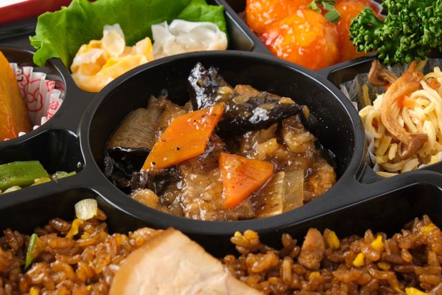 中華料理 馬九行久ーうまくいくー（東京店）-【エビチリ入り】特選牛肉の黒胡椒炒めと焼きめしの笑門御膳