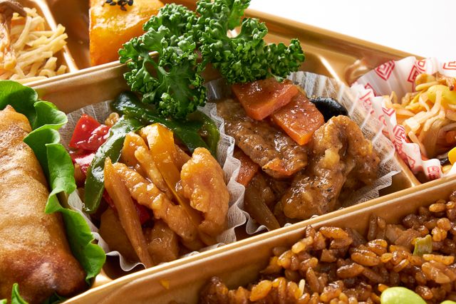 吉祥中華 結-musubi-（東京店）-【Wメイン】青椒肉絲＆牛肉の黒胡椒炒め弁当【焼飯】