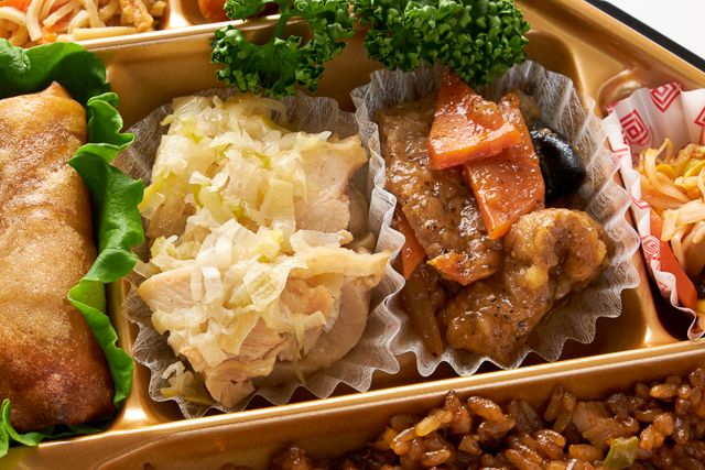 吉祥中華 結-musubi-（東京店）-【Wメイン】蒸し鶏葱ソース＆牛肉の黒胡椒炒め弁当【焼飯】