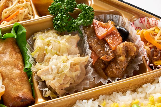 吉祥中華 結-musubi-（東京店）-【Wメイン】蒸し鶏葱ソース＆牛肉の黒胡椒炒め弁当【白飯】