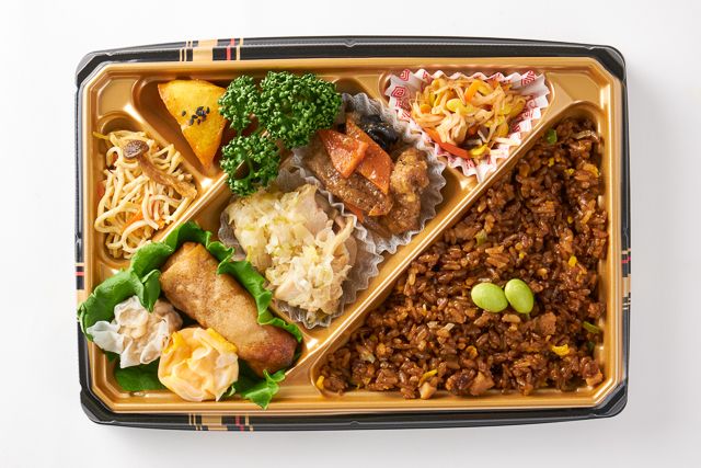 吉祥中華 結-musubi-（岩槻店）-【Wメイン】蒸し鶏葱ソース＆牛肉の黒胡椒炒め弁当【焼飯】