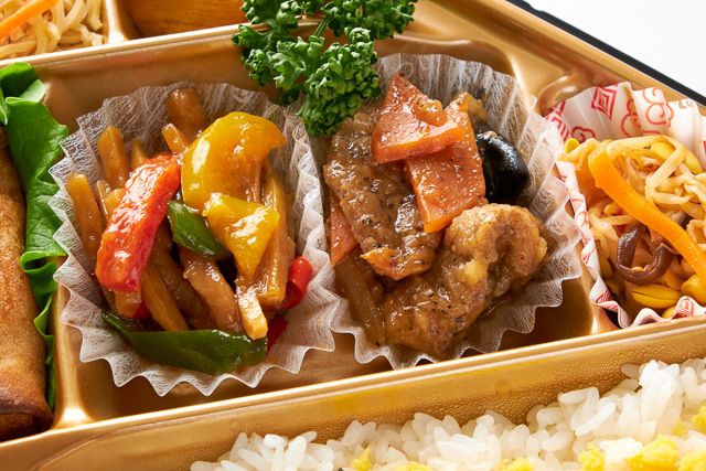 吉祥中華 結-musubi-（岩槻店）-【Wメイン】青椒肉絲＆牛肉の黒胡椒炒め弁当【白飯】