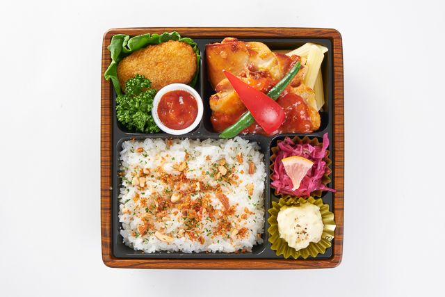 WERK―街の洋食―（岩槻店）-彩り野菜のトマトソースチキン ＆ 蟹クリームコロッケ