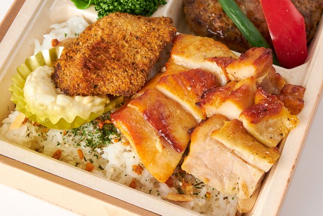 Kitchen Palette（東京店）-本格ハンバーグとWチキン＆白身魚のプレミアム弁当【白米】