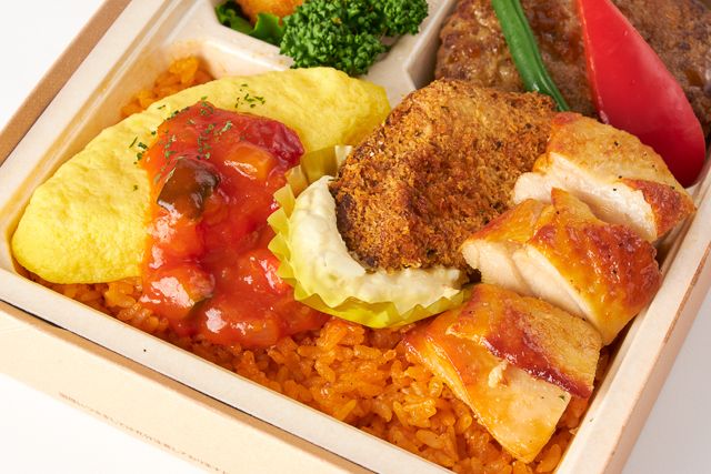 Kitchen Palette（岩槻店）-とろとろ卵のオムライスと三種メインの豪華洋食弁当