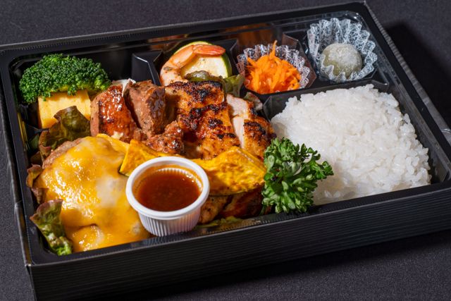 B.B.Q KIMURA Steak＆Grill（名古屋店）-コルビージャックチーズハンバーグ＆タンドリーBBQチキン＆スパイスBBQポーク