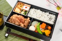 スキヤキトオニク「肉べゑ」(久留米店）-【熨斗対応可】国産トモバラ牛すき弁当【上】