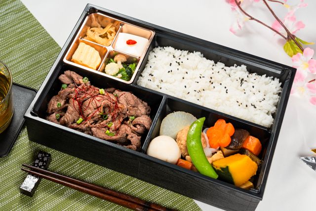 スキヤキトオニク「肉べゑ」(久留米店）-【熨斗対応可】牛カルビ焼肉御膳