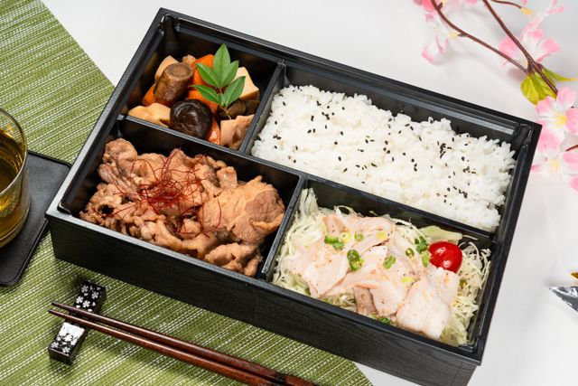 スキヤキトオニク「肉べゑ」(久留米店）-【熨斗対応可】牛すきと豚しゃぶの肉盛り弁当【上】