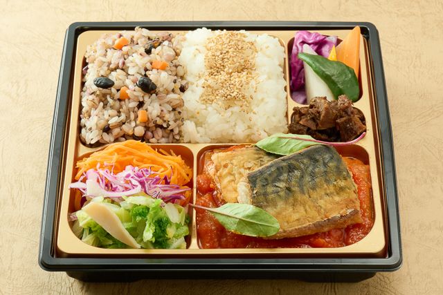 TATEOKA TAKESHI（奈良店）-鯖のポワレバスク風 十六穀米とバーニャカウダ