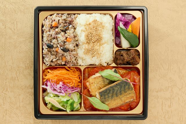TATEOKA TAKESHI（奈良店）-鯖のポワレバスク風 十六穀米とバーニャカウダ