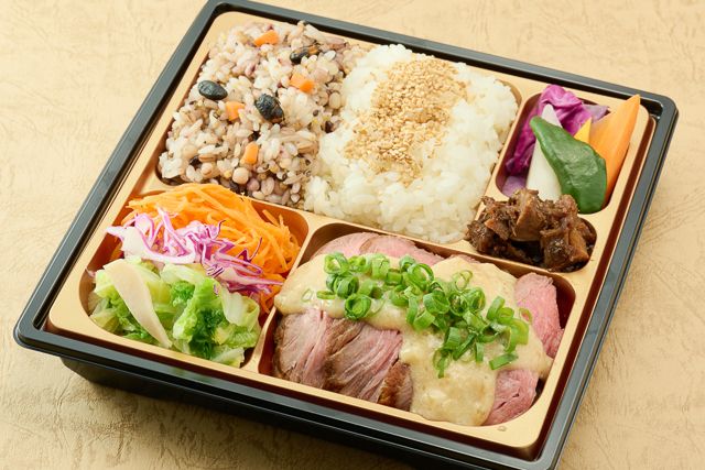TATEOKA TAKESHI（奈良店）-牛赤身のグリエマスタードソース 十六穀米とバーニャカウダ