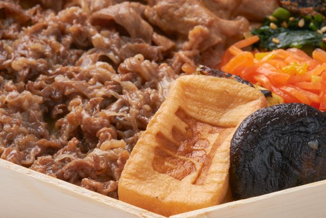 カネ吉山本（東京店）-〜技〜 特選 近江牛すき焼きと焼肉 八角重