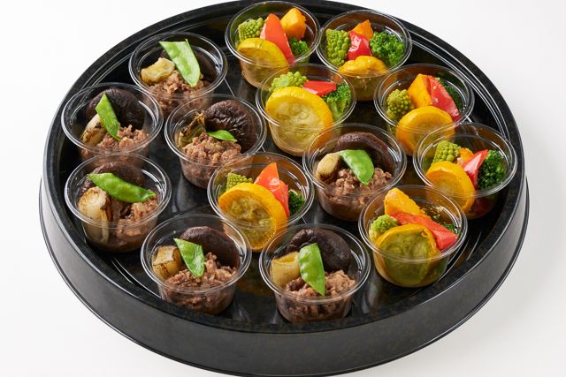 カネ吉山本 オードブル（東京店）-特選 近江牛焼肉＆彩り野菜の山椒バーニャカウダーソース