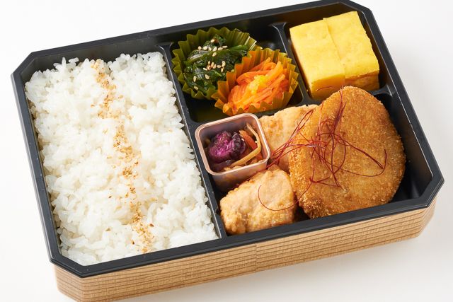 ころっち（東京店）-国産野菜のビーフコロッケ & 鶏むね唐揚げの彩り弁当【お茶付】