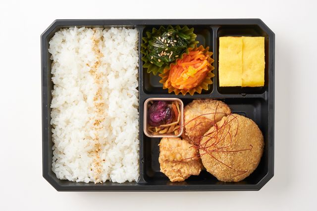ころっち（東京店）-和牛ミンチカツ ＆ 鶏むね唐揚げの彩り弁当【お茶付】