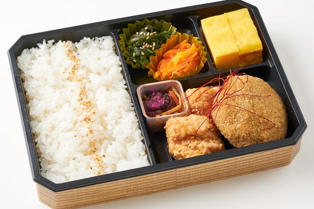 ころっち（東京店）-和牛ミンチカツ ＆ 鶏むね唐揚げの彩り弁当【お茶付】