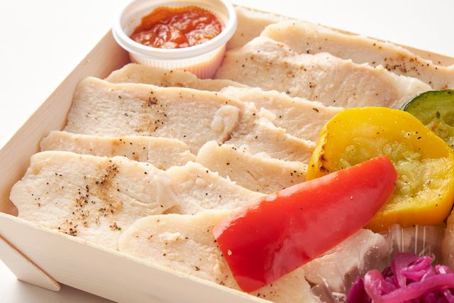 TOTONOE+（トトノエプラス）（東京店）-アマニ鶏のスチームチキン〜たっぷり野菜ラタトゥイユソース〜