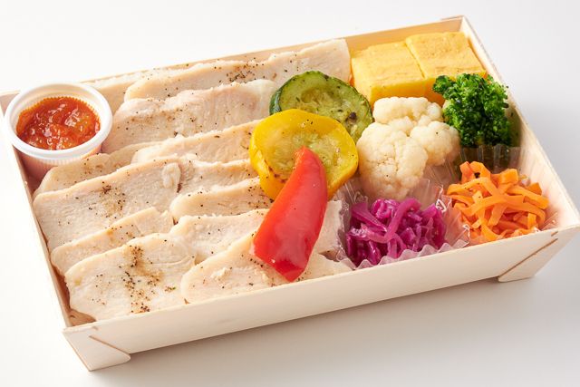 TOTONOE+（トトノエプラス）（東京店）-アマニ鶏のスチームチキン〜たっぷり野菜ラタトゥイユソース〜