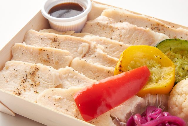 TOTONOE+（トトノエプラス）（東京店）-アマニ鶏のスチームチキン〜シャリアピンソース〜
