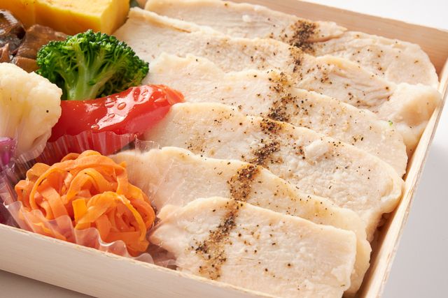 TOTONOE+（トトノエプラス）（東京店）-アマニ鶏のスチームチキン〜野菜のラタトゥイユソース〜＆国産さば塩焼き