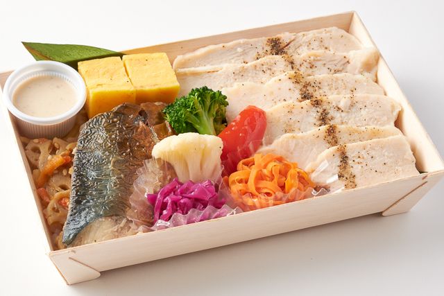 アマニ鶏のスチームチキン〜ポルチーニクリームソース〜＆国産さば塩焼き